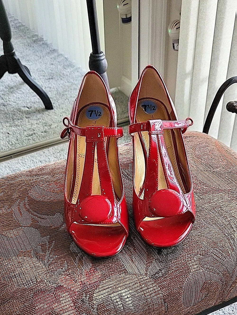 Tahari TA-MALLORY Red Patent Mary Jane Heels US 7.5
